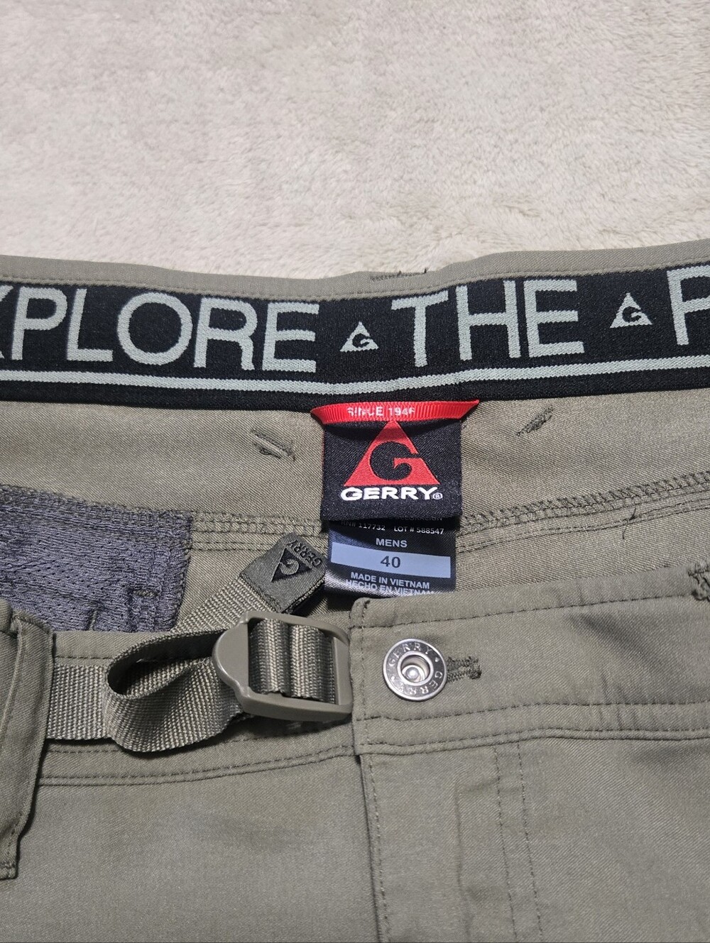 Gerry Weber Olive Green Athletic Shorts with Webbing Belt Mens Size 40 Hiking - Picture 4 of 9